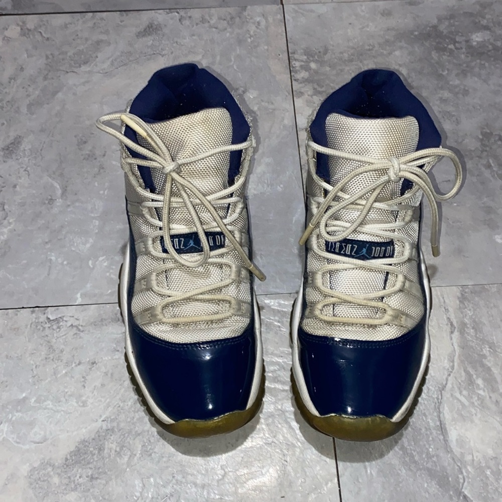 Big girl 4.5y Nike air Jordan concord 11s white and blue fit women size 5.5